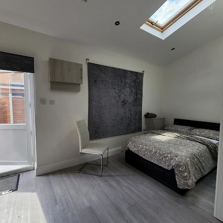 Ilford Town Centre Studio Экстерьер фото