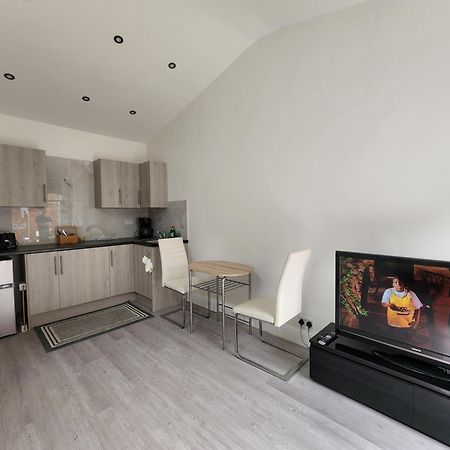 Ilford Town Centre Studio Экстерьер фото