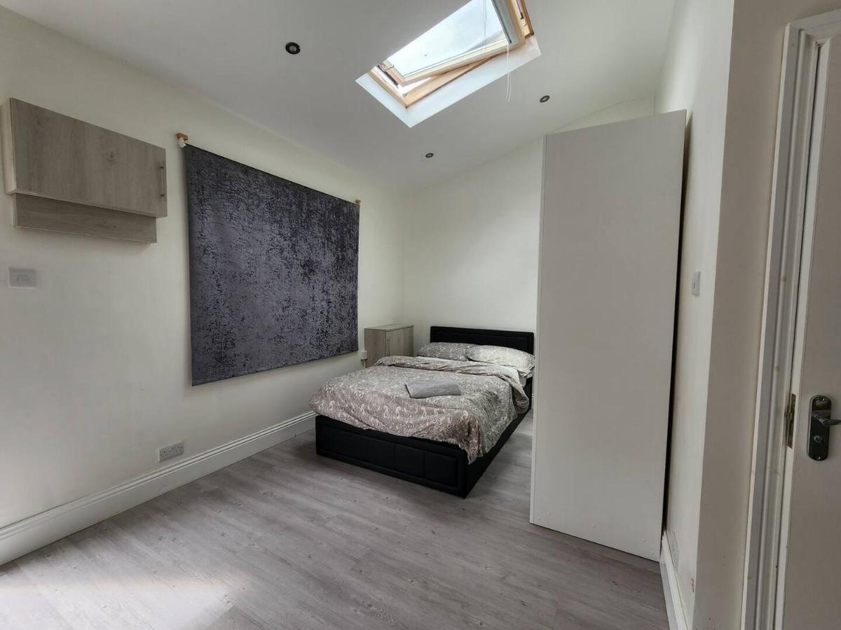 Ilford Town Centre Studio Экстерьер фото
