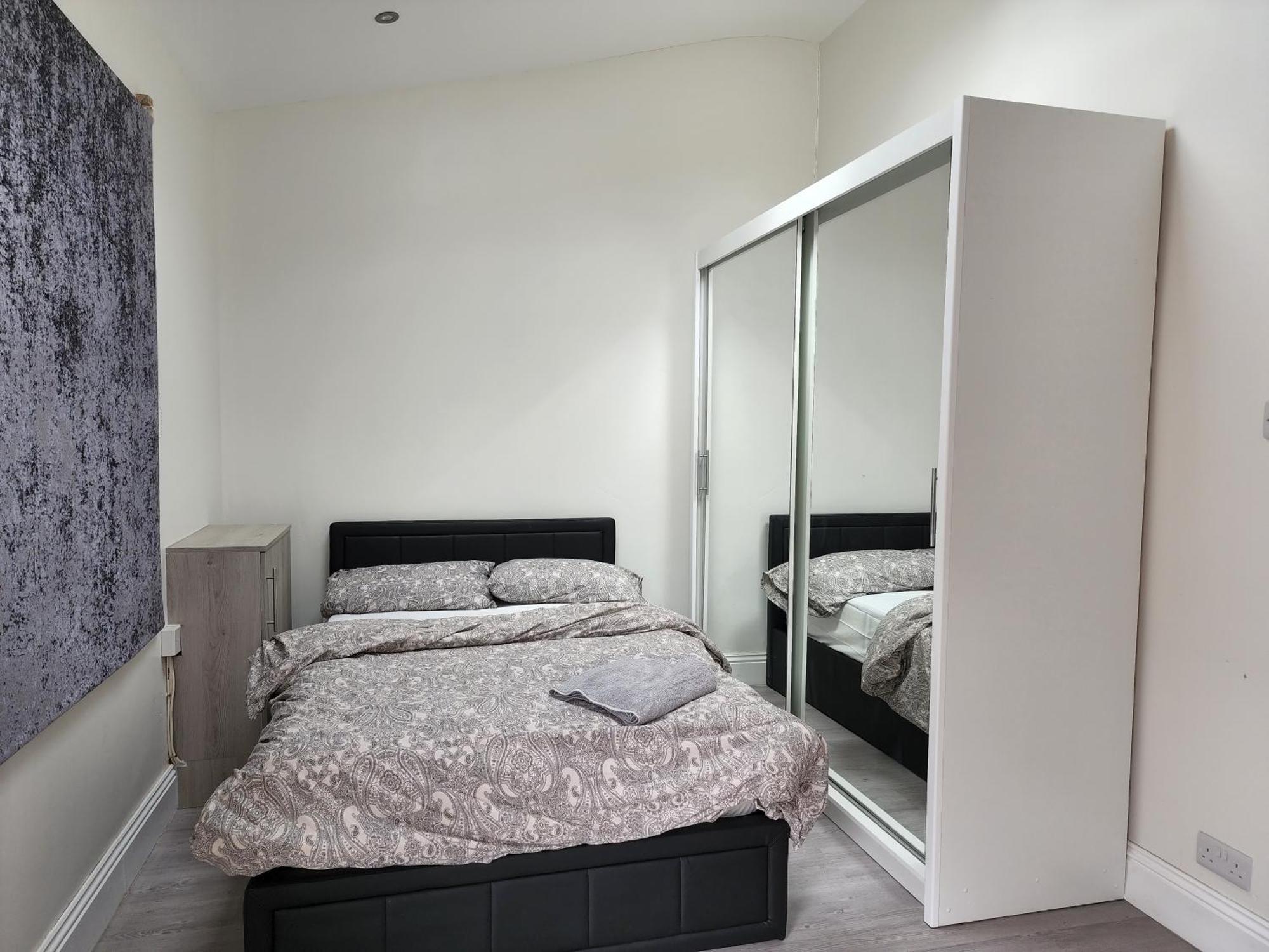Ilford Town Centre Studio Экстерьер фото